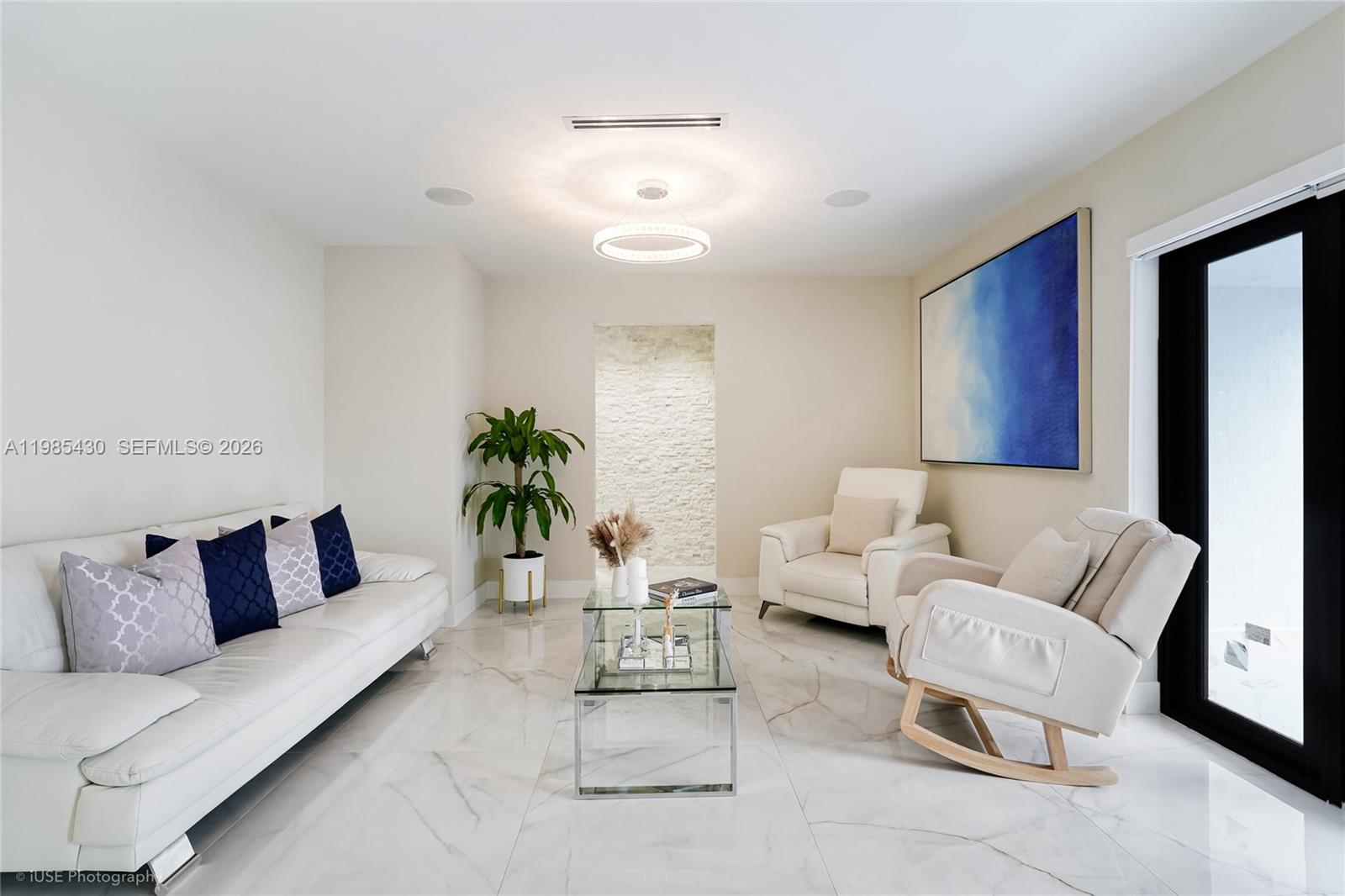 MINONA GARDENS - Residential