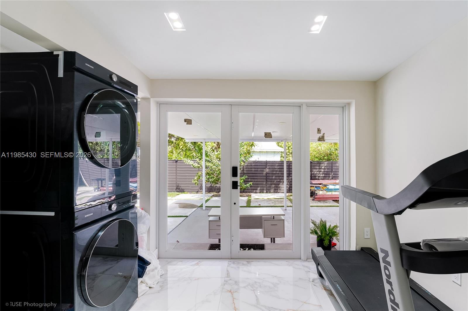 MINONA GARDENS - Residential