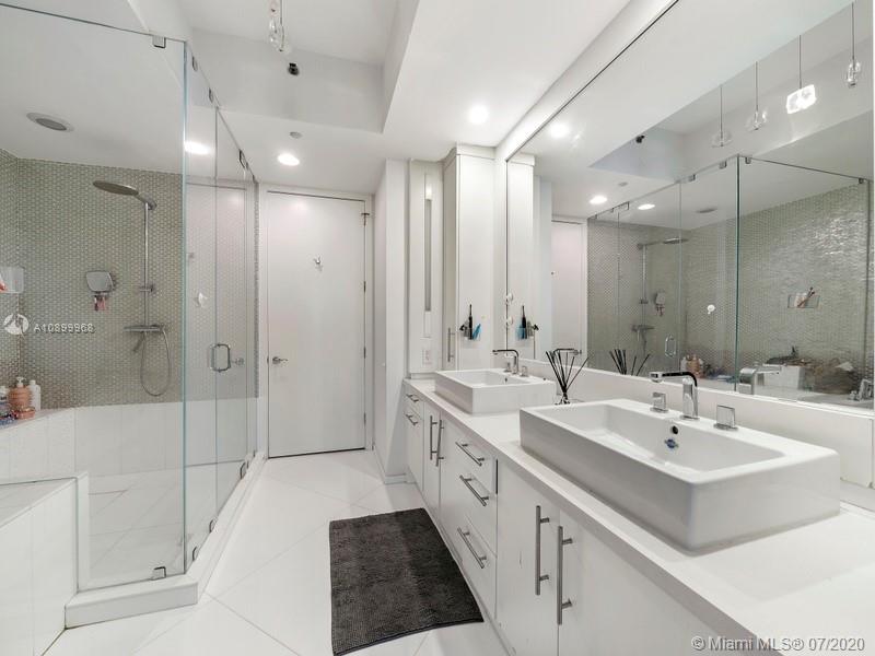 CONTINUUM ON SOUTH BEACH - Residential