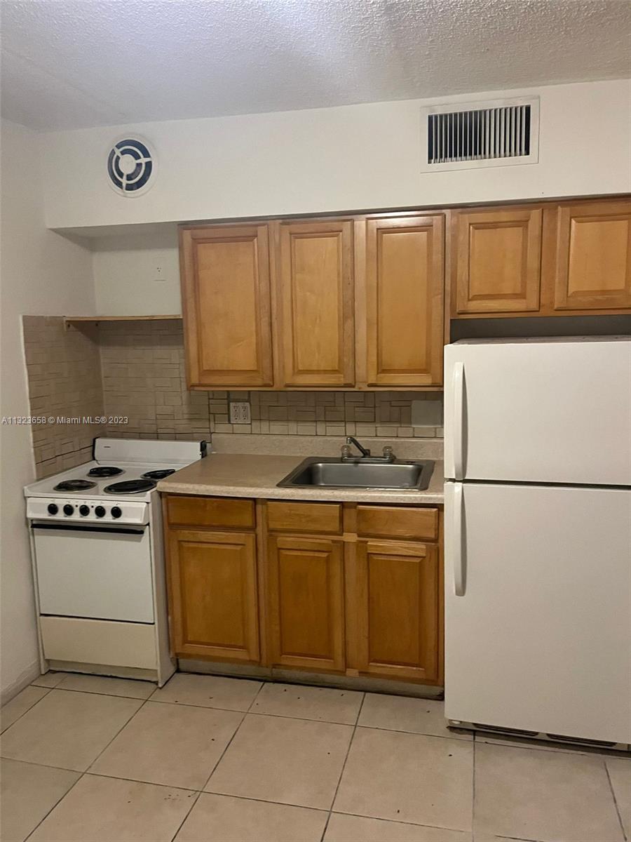 BOULEVARD GARDENS - Residential Lease