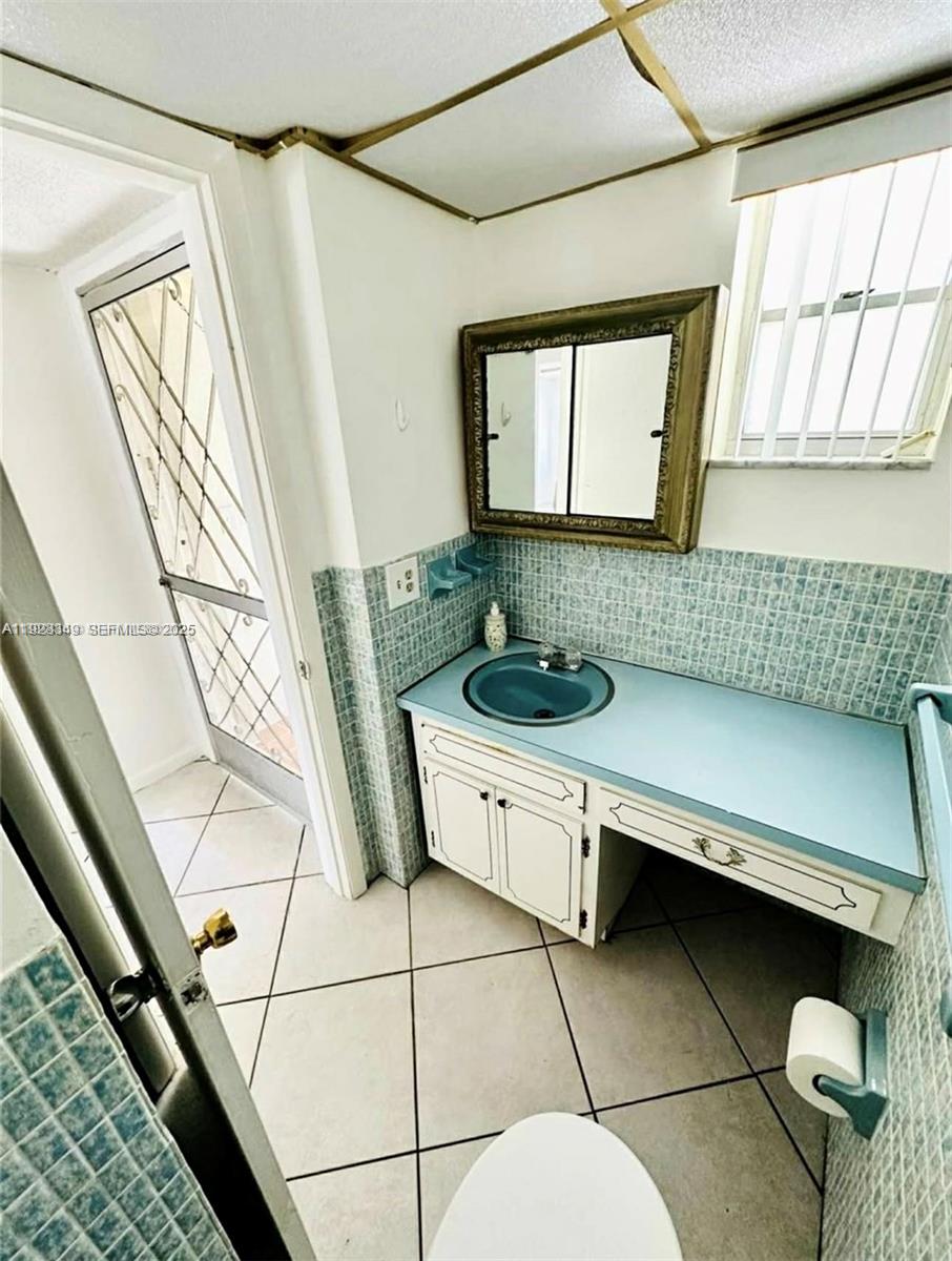 THIRD GULFSTREAM GARDEN - Residential Lease