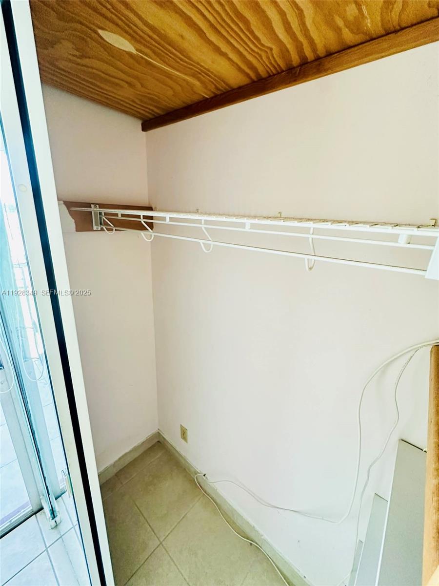 THIRD GULFSTREAM GARDEN - Residential Lease