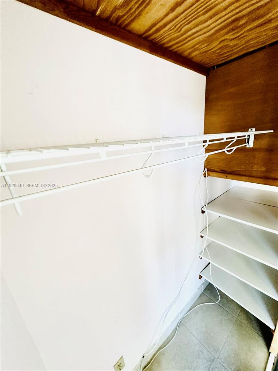 THIRD GULFSTREAM GARDEN - Residential Lease