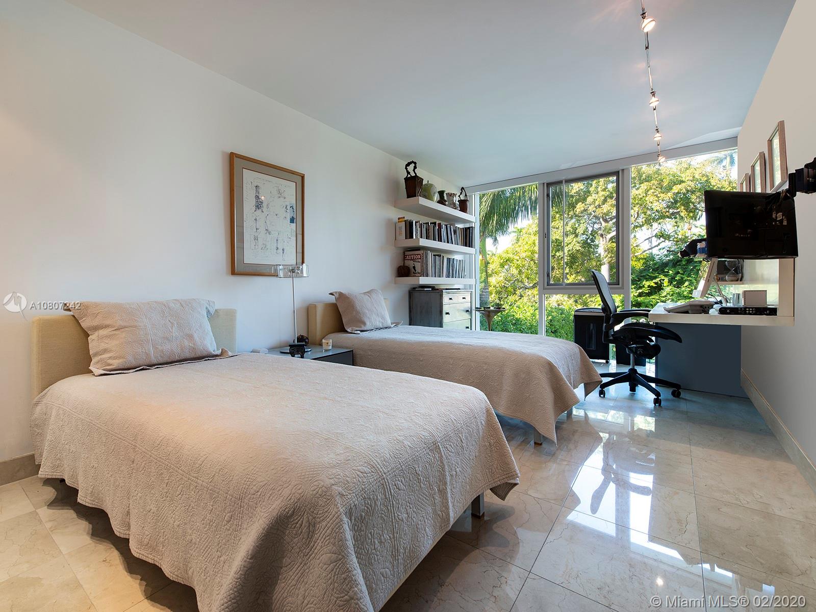 SUNSET ISLANDS-ISLAND NO - Residential