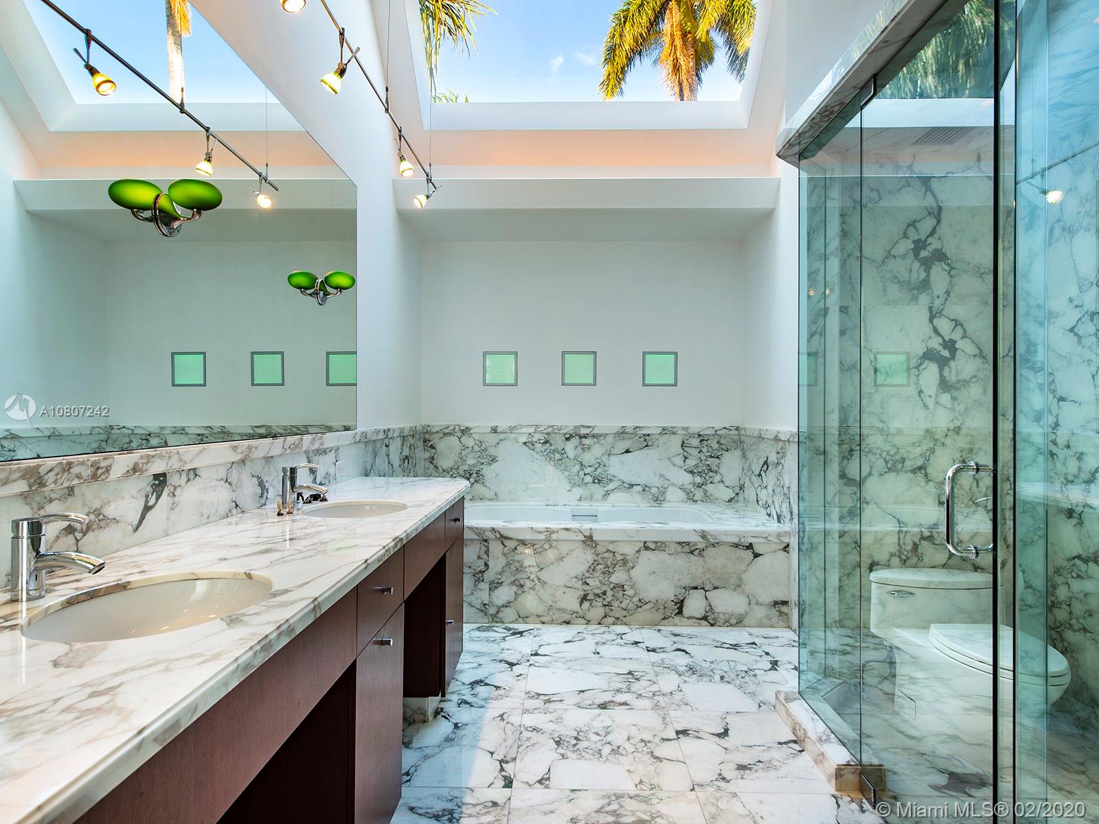 SUNSET ISLANDS-ISLAND NO - Residential