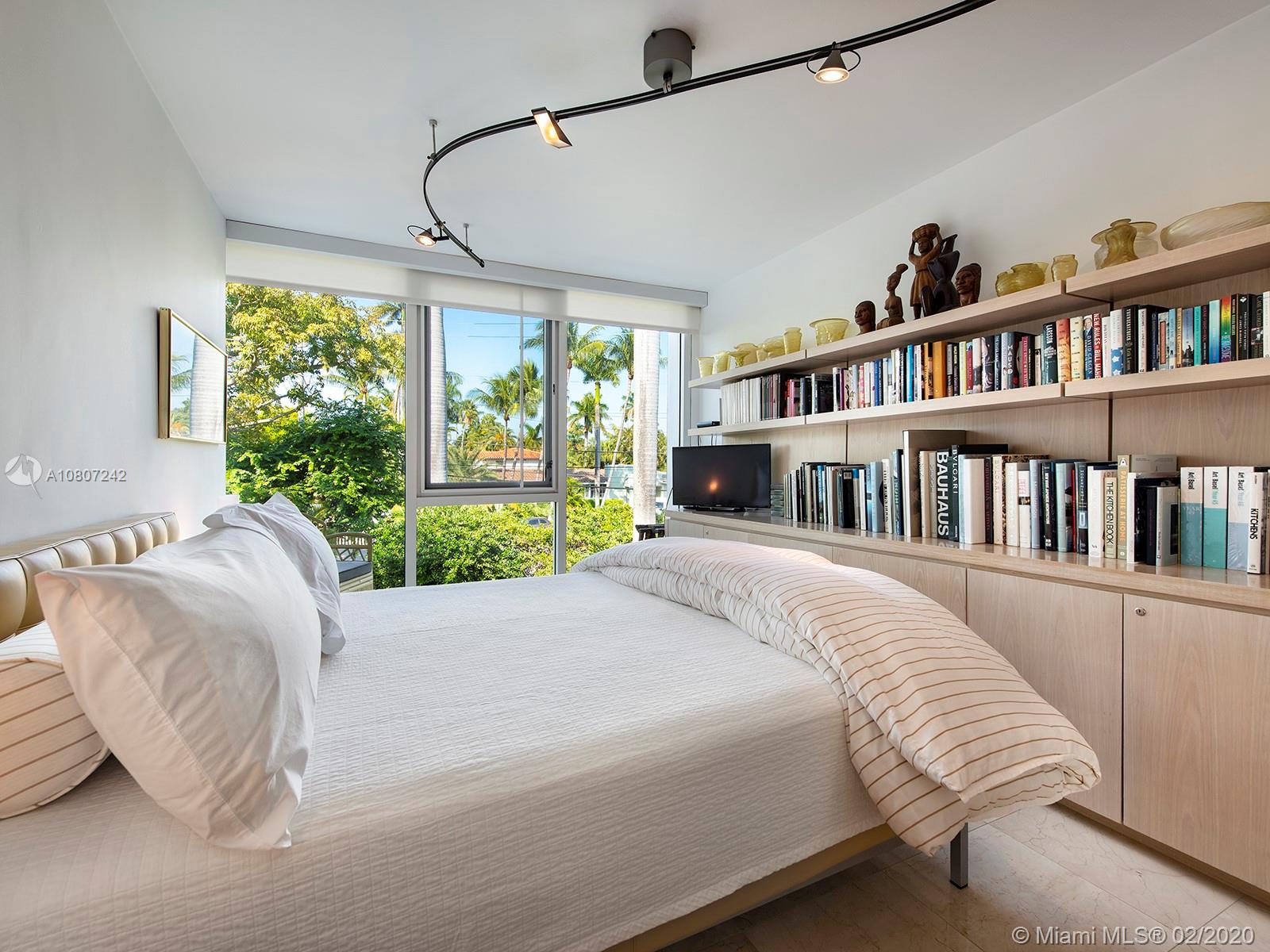 SUNSET ISLANDS-ISLAND NO - Residential