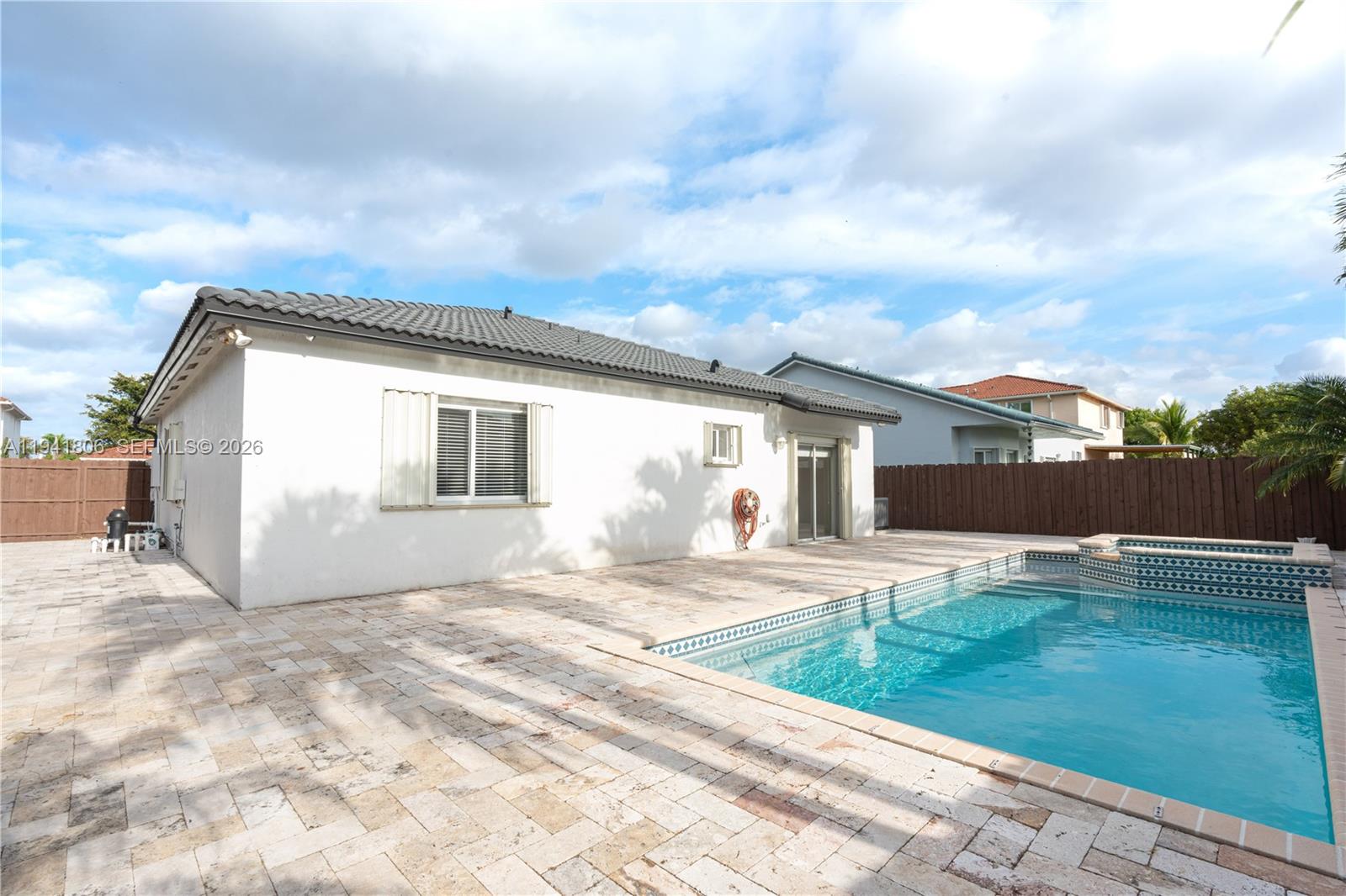 KINGDOM DREAM - Residential Lease