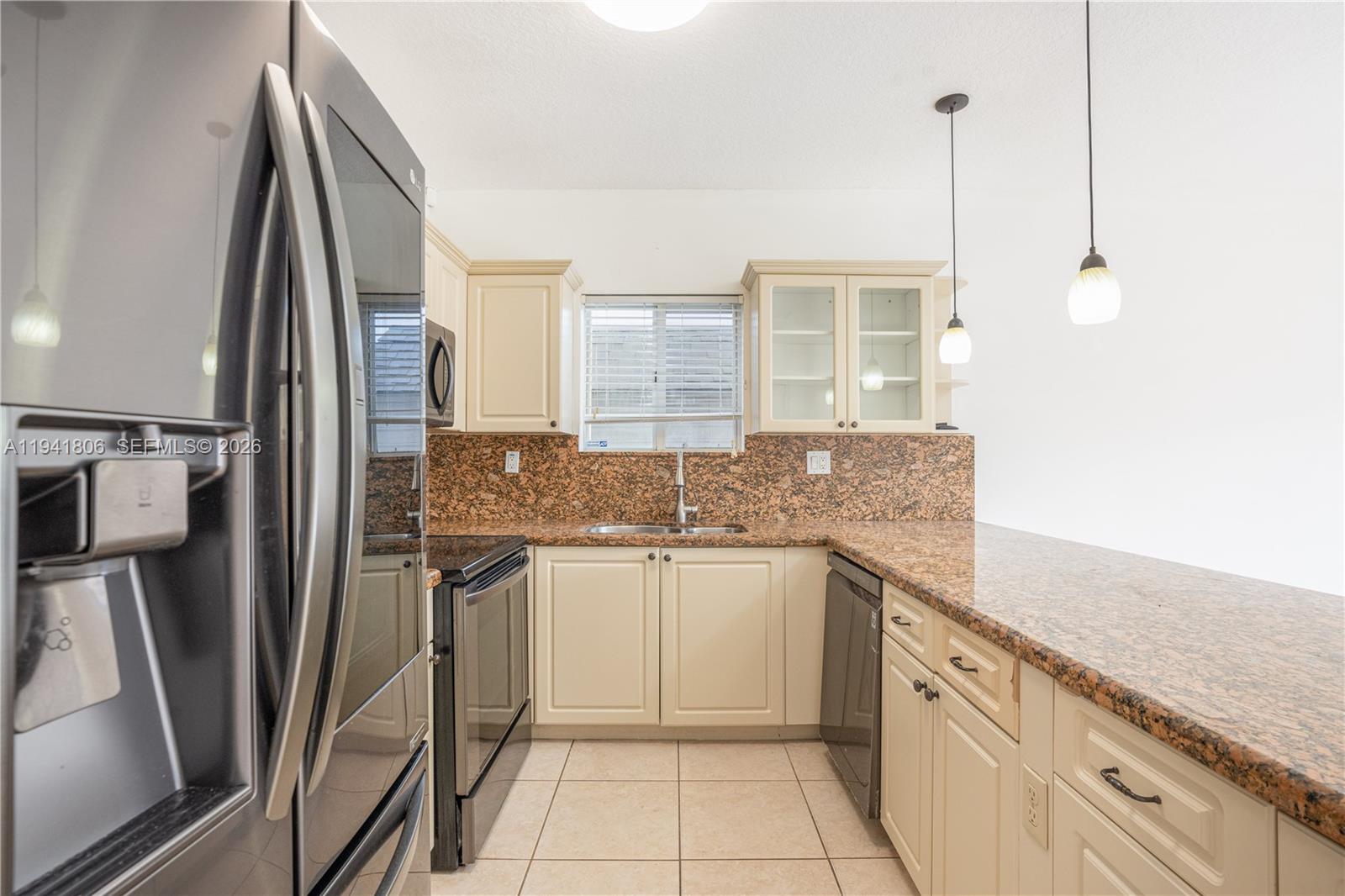 KINGDOM DREAM - Residential Lease