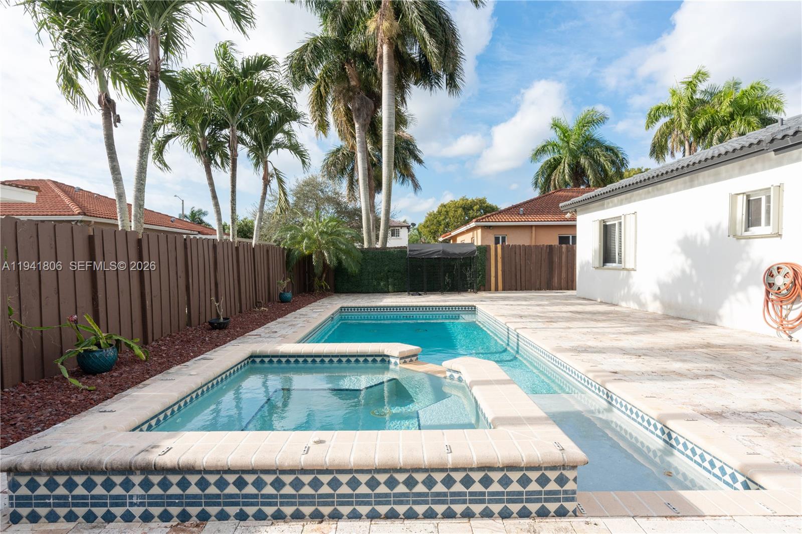 KINGDOM DREAM - Residential Lease