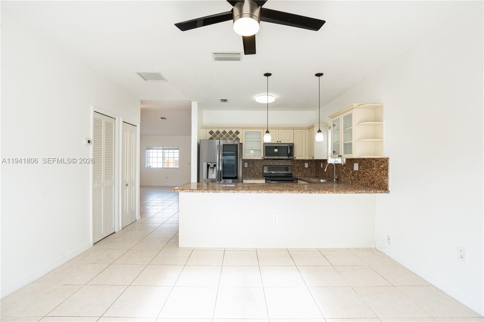 KINGDOM DREAM - Residential Lease