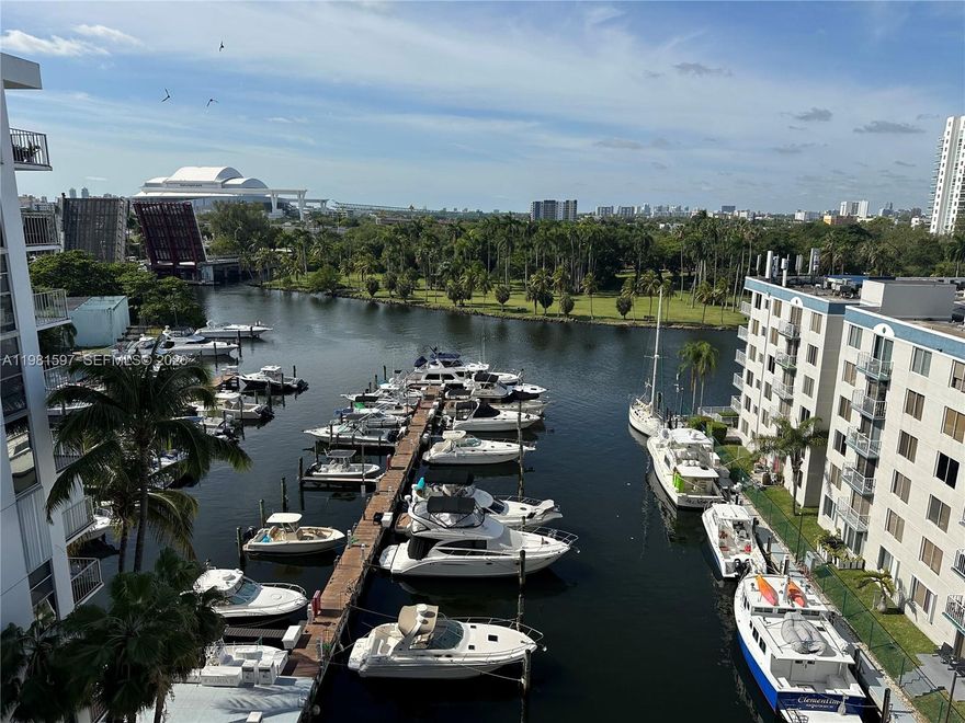 Excellent unit located in the heart of the city with a beautiful view of the Miami river. Close to Jackson Memorial Hospital, UM hospital, Downtown, Brickell & more. Freshly paint 1 bedroom, 1 full bathroom, washer and dryer inside the unit. This unit has an open balcony and 1 assigned parking. 
Do not miss this opportunity to be in the middle of the action !!!