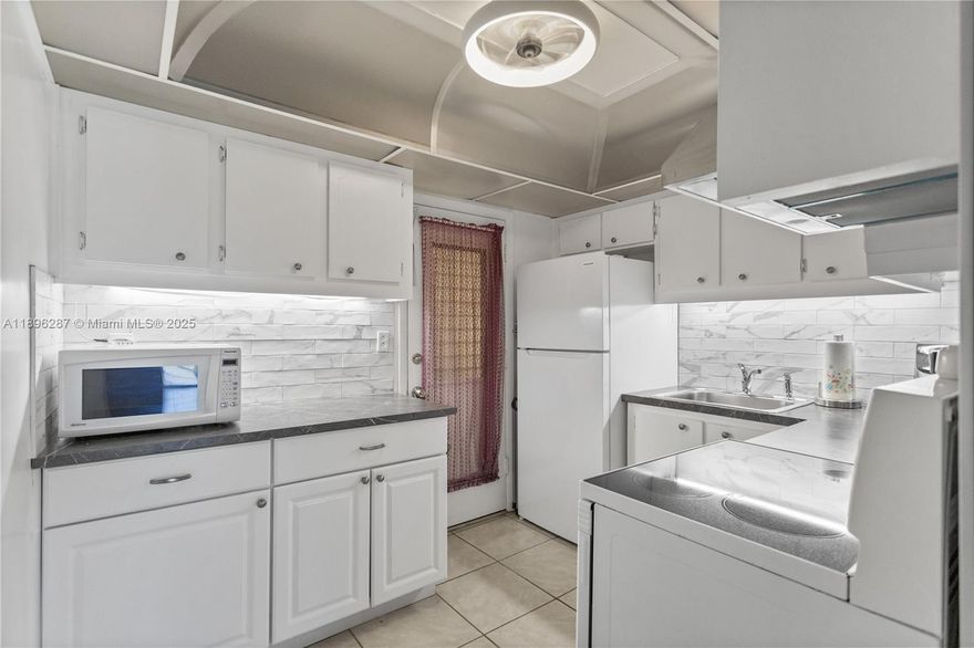 **NICE AND CLEAN OVERSIZE CORNER UNIT LOCATED IN DESIRABLE MAR0LEN GARDENS CO-OP** PRICED RIGHT AND MOVE RIGHT IN AS THIS ONE IS SOLD COMPLETELY FURNISHED**  NOTE, MAINTENANCE FEES INCLUDE PROPERTY TAXES**