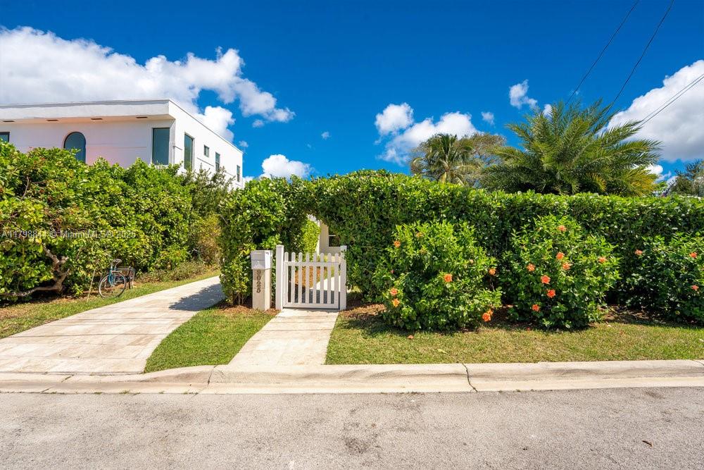 Property for Sale at 9025 Hawthorne Ave, Surfside, Miami-Dade County, Florida - Bedrooms: 4 
Bathrooms: 3  - $1,675,000