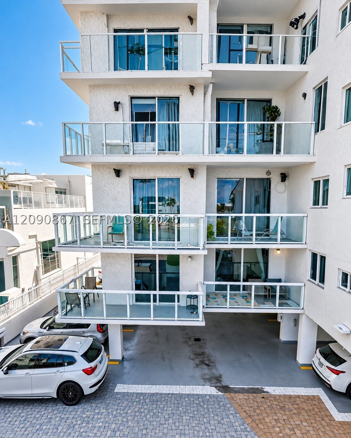 2457 Collins Ave 202