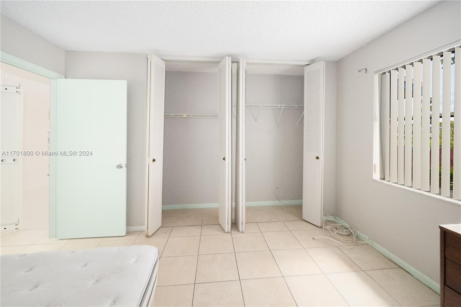 CRESTHAVEN OF PALM BEACH - Residential Lease