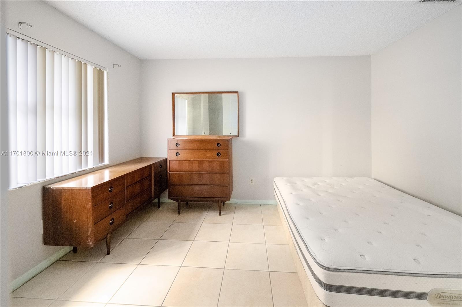 CRESTHAVEN OF PALM BEACH - Residential Lease