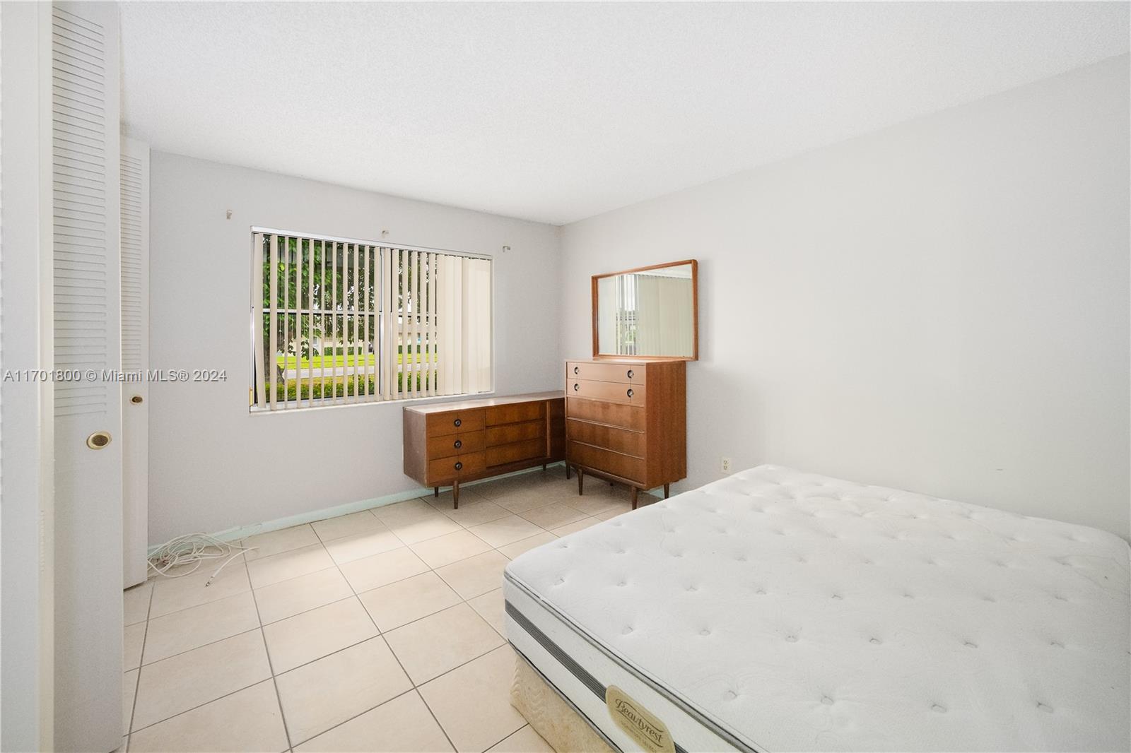 CRESTHAVEN OF PALM BEACH - Residential Lease