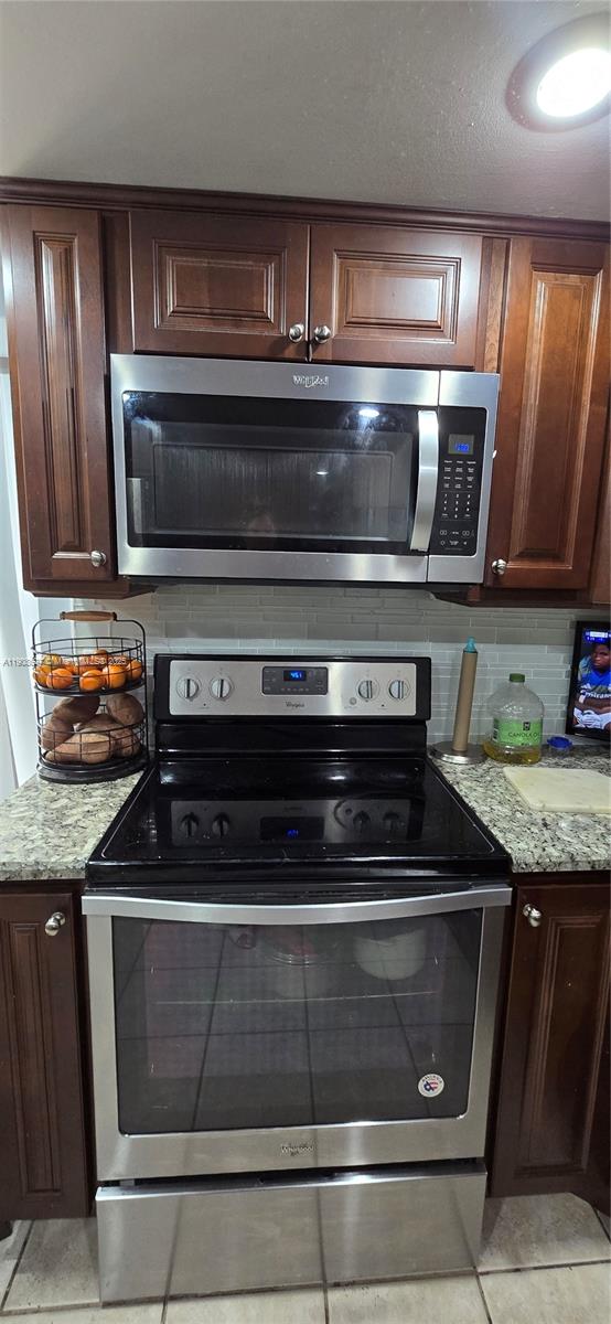 LAKES MEADOW VILG HOMES C - Residential Lease