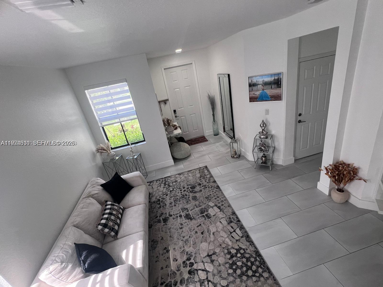 AQUABELLA NORTH REPLAT - Residential Lease