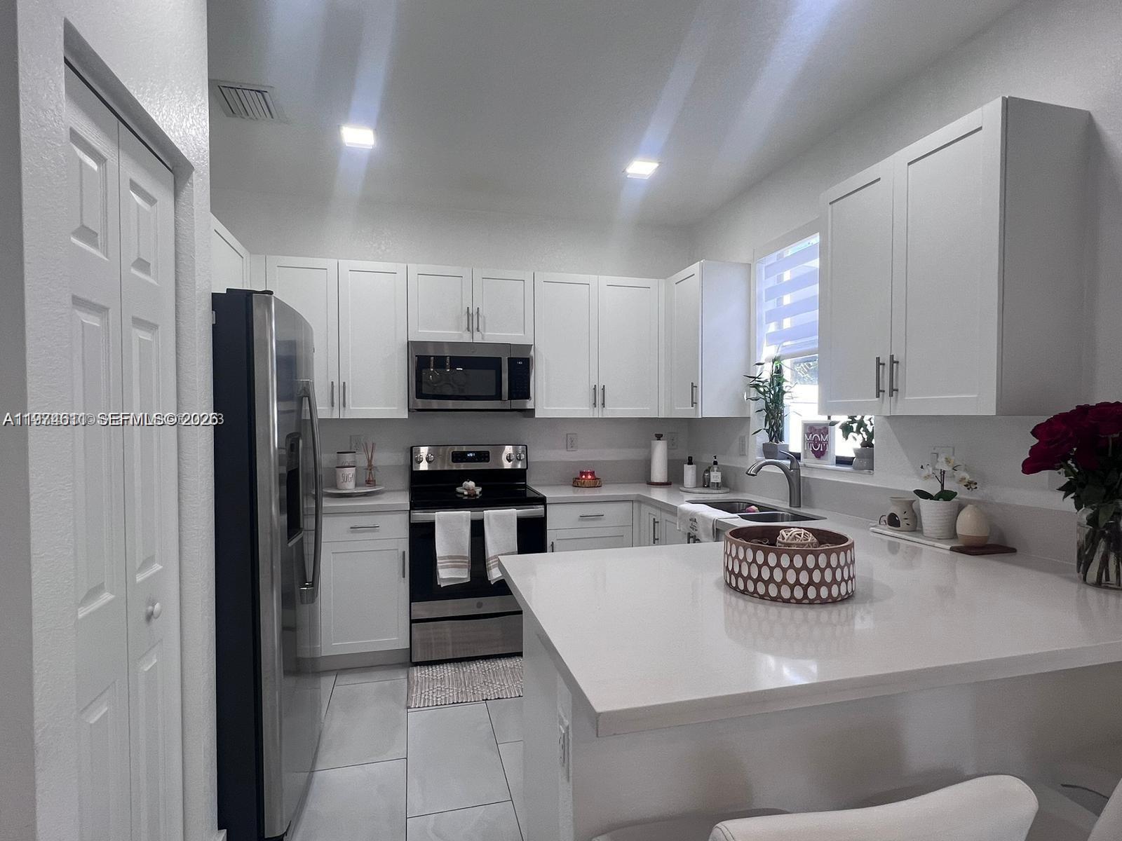 AQUABELLA NORTH REPLAT - Residential Lease