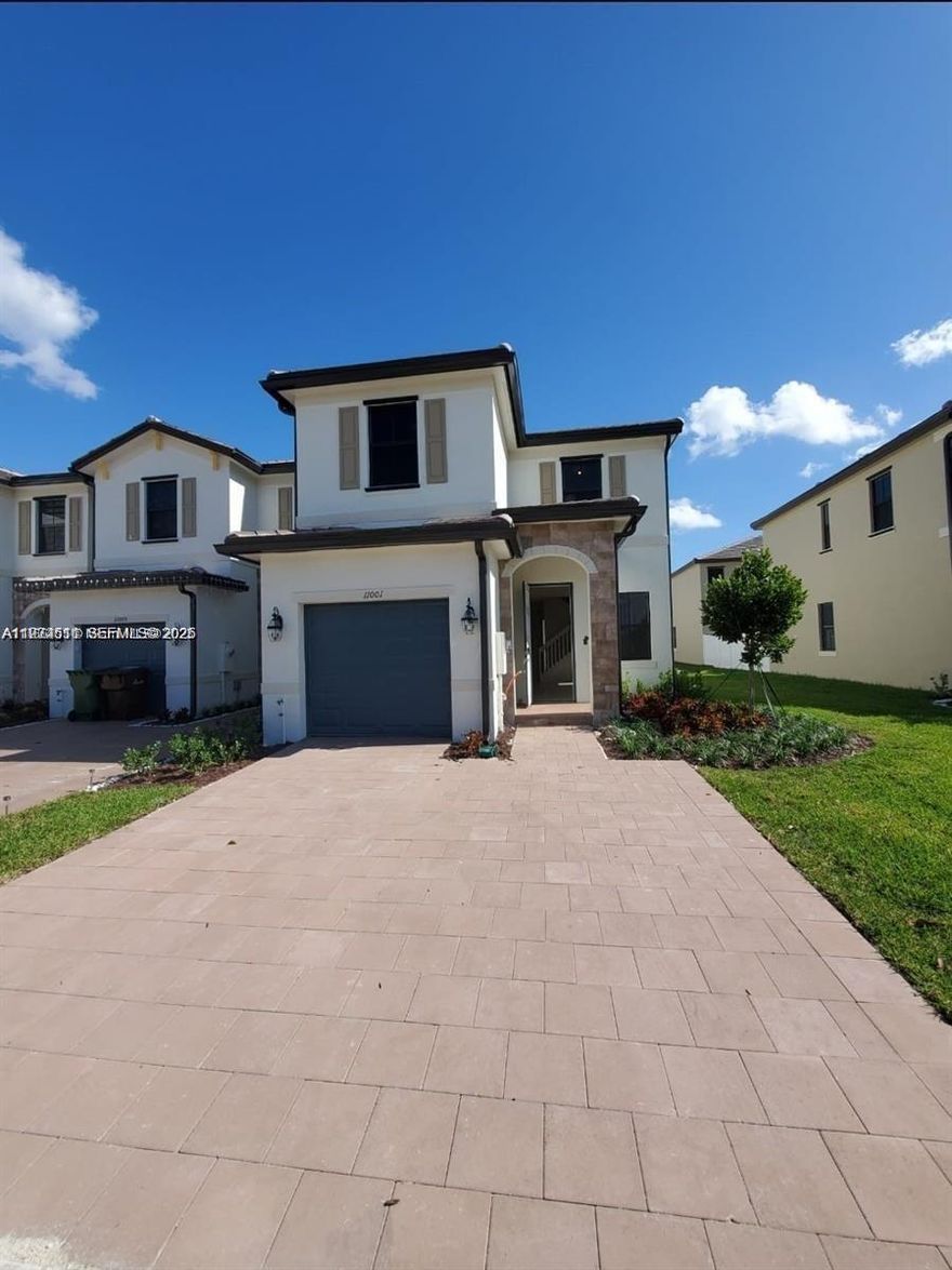 Completely modern townhome located in the gated resort like community of Aquabella. Tile floors downstairs and
waterproof laminate along the stair as well as in all bedrooms upstairs. Zebra shades throughout, white kitchen
cabinets with stainless appliances, professional landscaped backyard perfect for entertaining and family events, all
energy efficient appliances and much more. Easy to show.