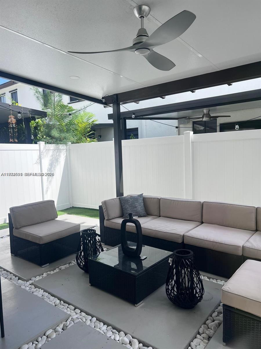 AQUABELLA NORTH REPLAT - Residential Lease