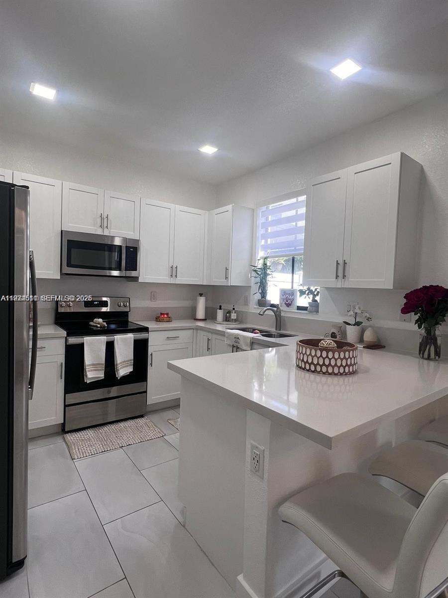 AQUABELLA NORTH REPLAT - Residential Lease