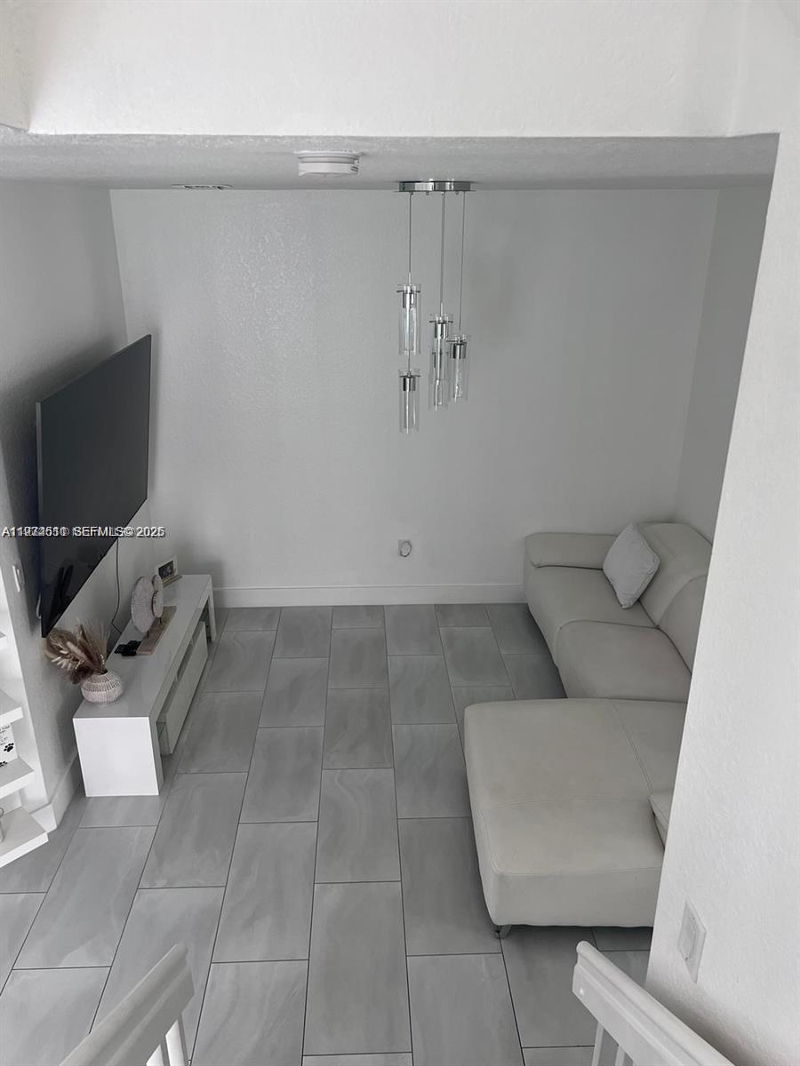 AQUABELLA NORTH REPLAT - Residential Lease