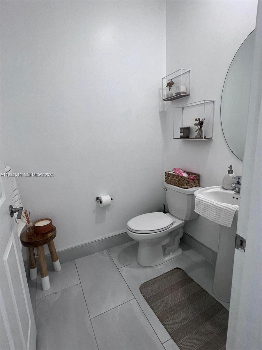 AQUABELLA NORTH REPLAT - Residential Lease