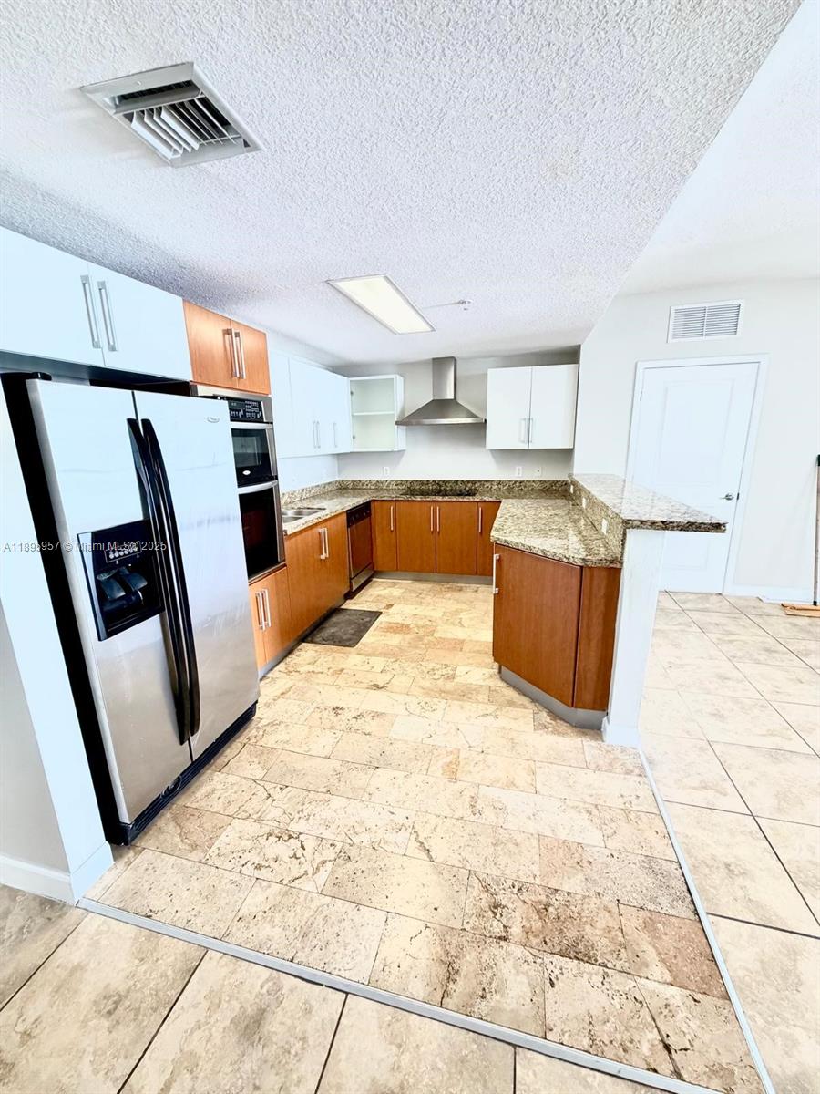170 SE 14th St 3008