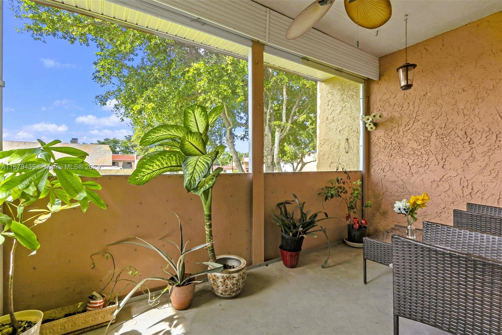 GOLDEN LAKES VILLAGE COND - Residential
