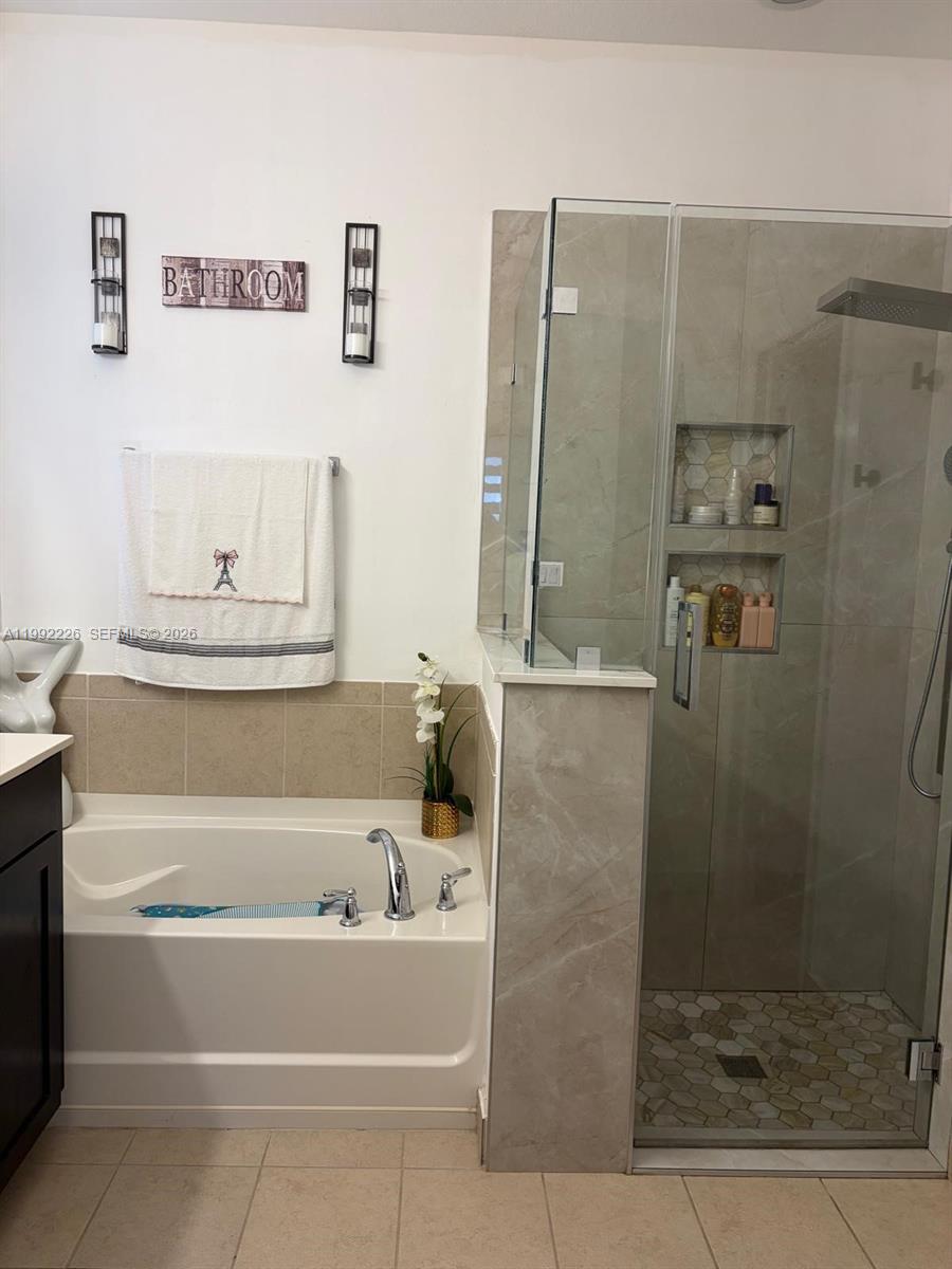 HEMINGWAY POINT - Residential