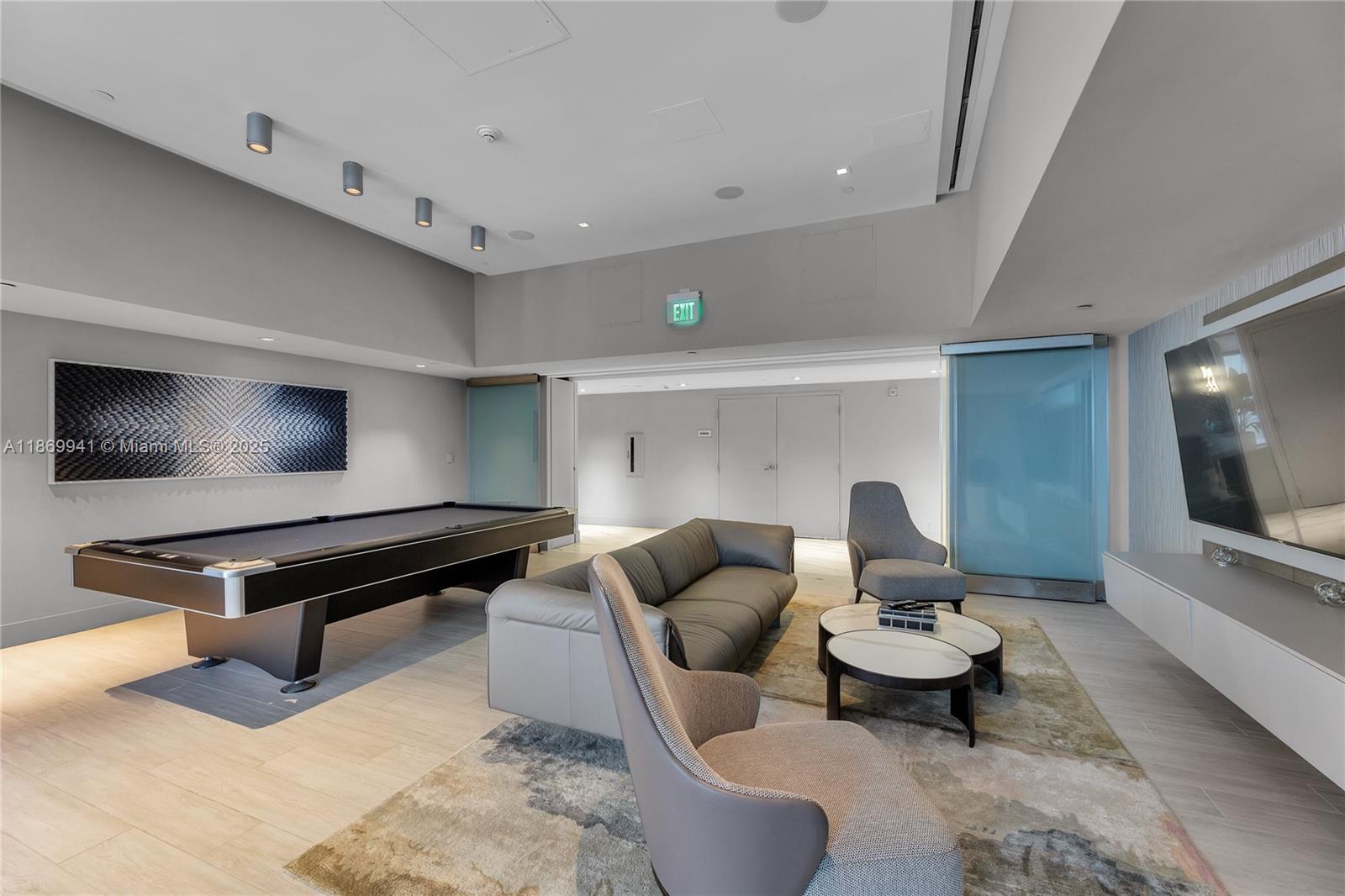 DIPLOMAT OCEANFRONT RESID - Residential