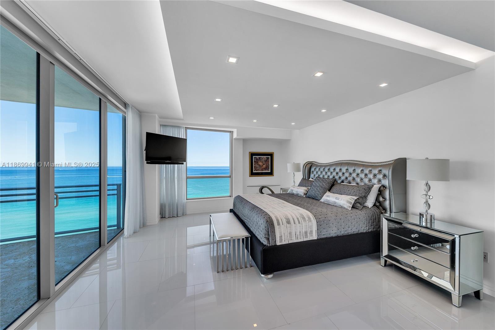 DIPLOMAT OCEANFRONT RESID - Residential