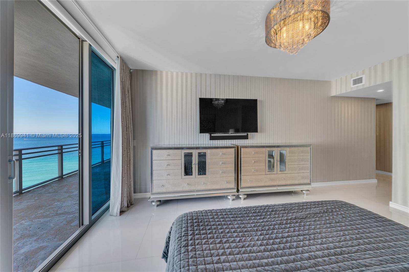 DIPLOMAT OCEANFRONT RESID - Residential