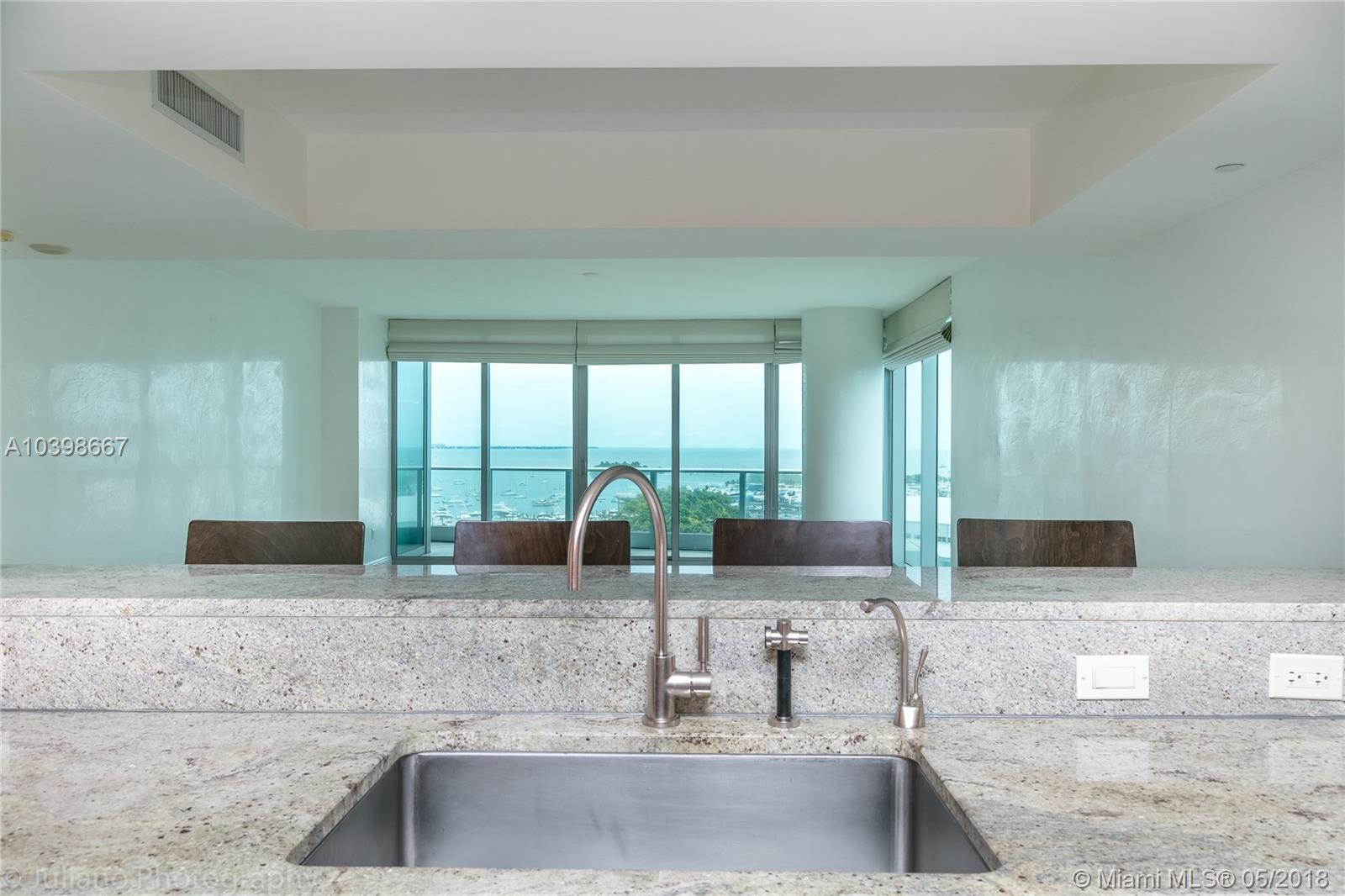 GROVENOR HOUSE CONDO - Residential Lease