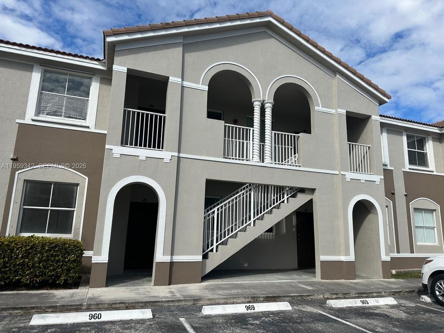 1st Floor unit with fenced patio.2 Bedrooms, 2 baths condo in Keys Cove. Standard cable tv is included in maintenance. Amenities include swimming pool and bbq area. 2 assigned parking spaces.
Must see!