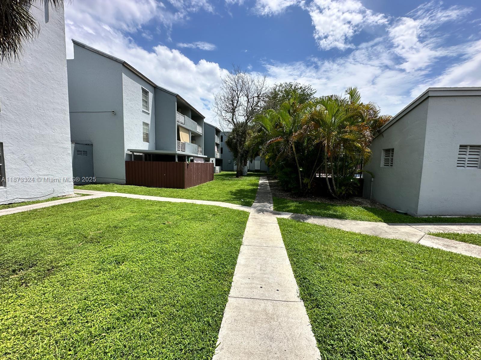 GREAT APT FOR RENT IN HIALEAH!! 2 BEDS 2 BATH!! EXCELLENT LOCATION AND READY TO MOVE IN !! SCHEDULE A SHOWING AND RENT IT TODAY!
