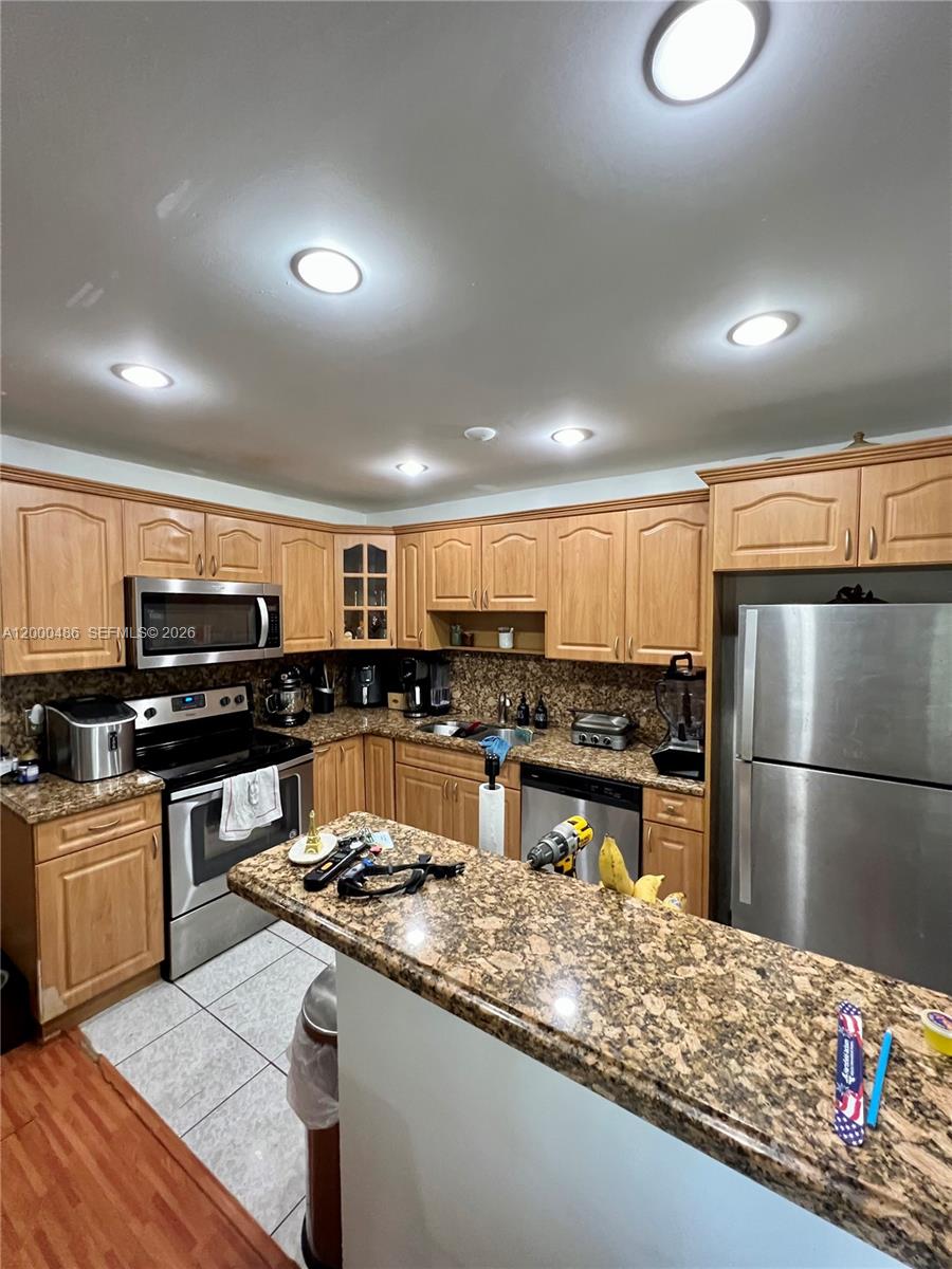 CUTLER CREEK VILLAGE COND - Residential