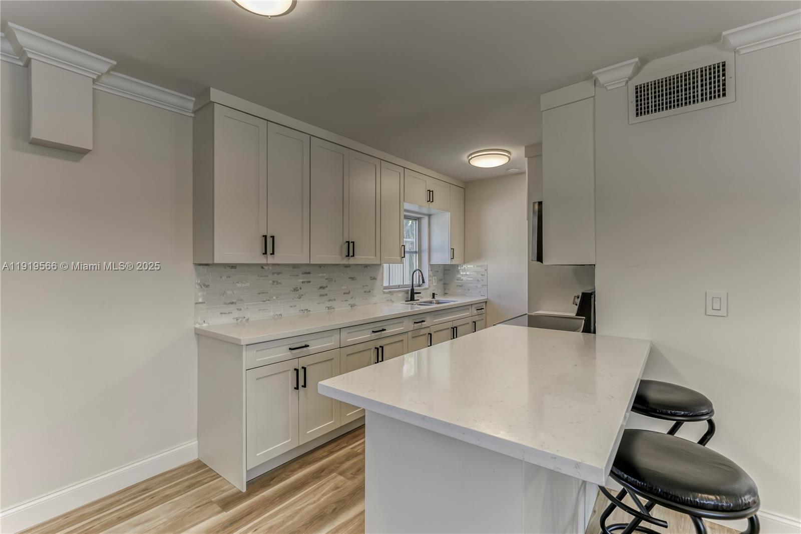 IMPERIAL POINT GARDENS CO - Residential