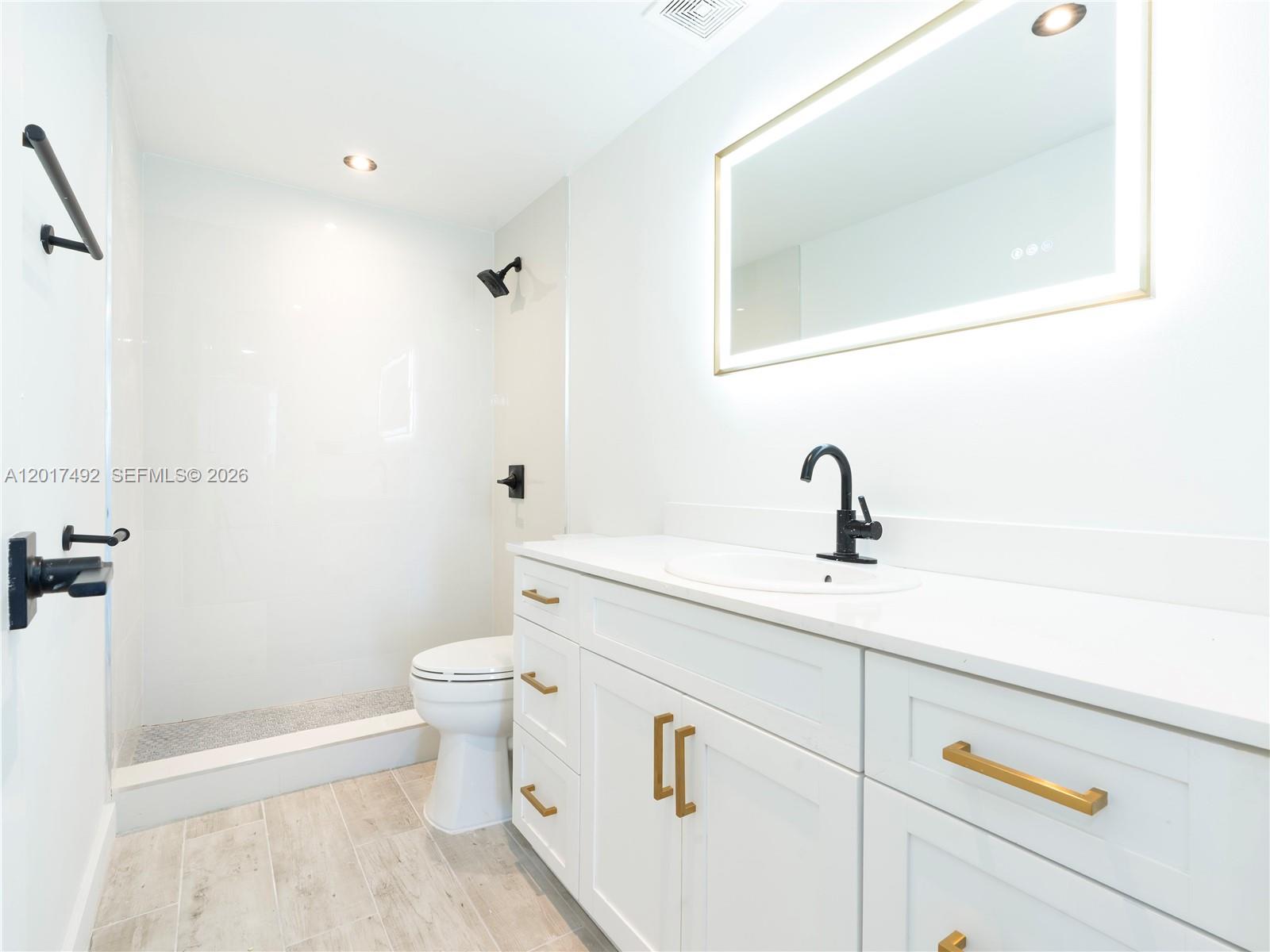 ARLEN HOUSE CONDO - Residential