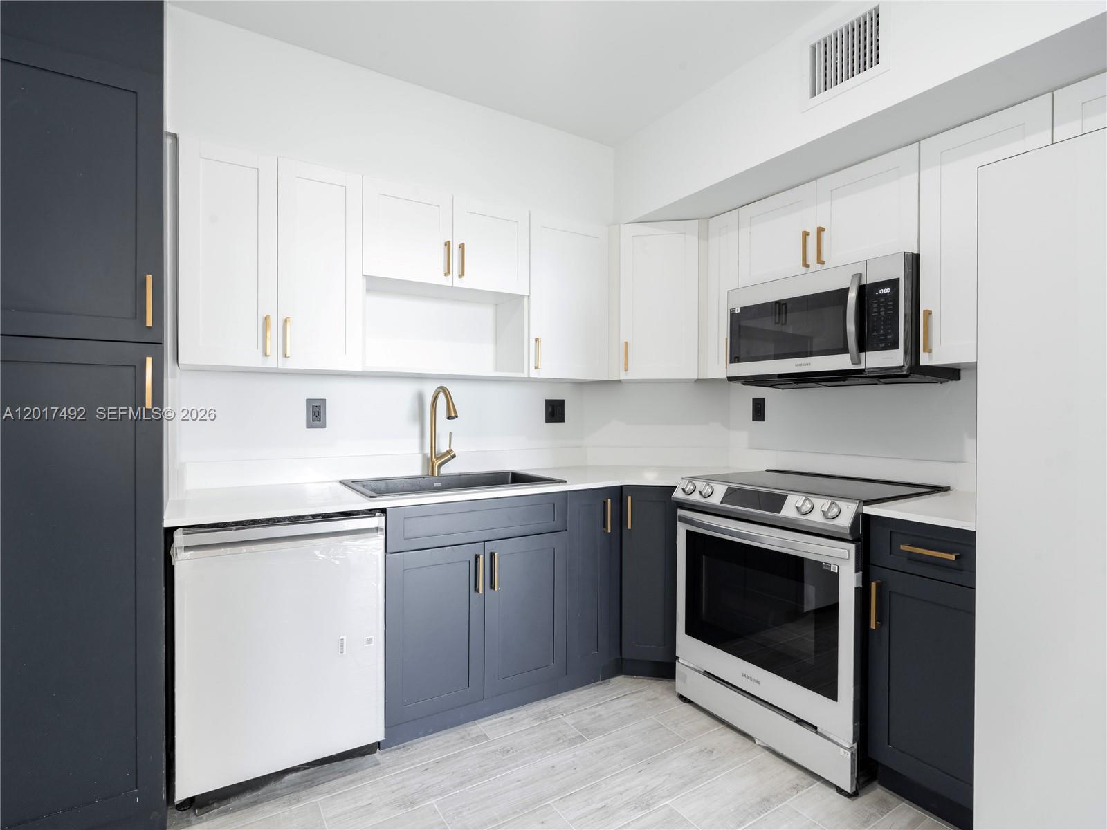 ARLEN HOUSE CONDO - Residential