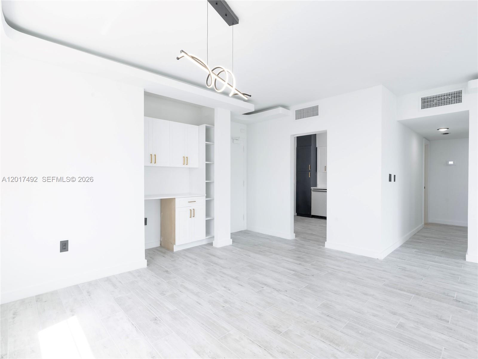 ARLEN HOUSE CONDO - Residential