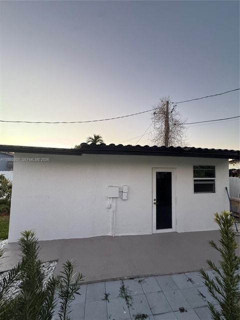 9633 SW 11th Ter Miami FL 33174