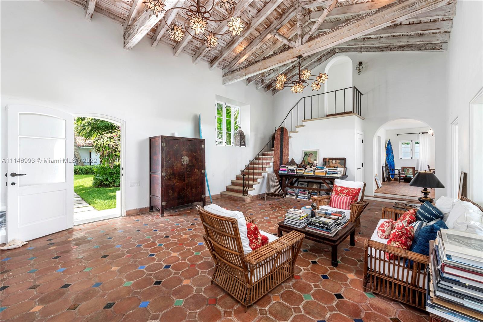 GOLDEN BEACH SEC C - Residential