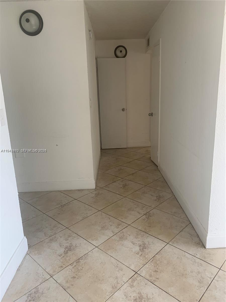 NARANJA LAKES CONDO NO 5 - Residential