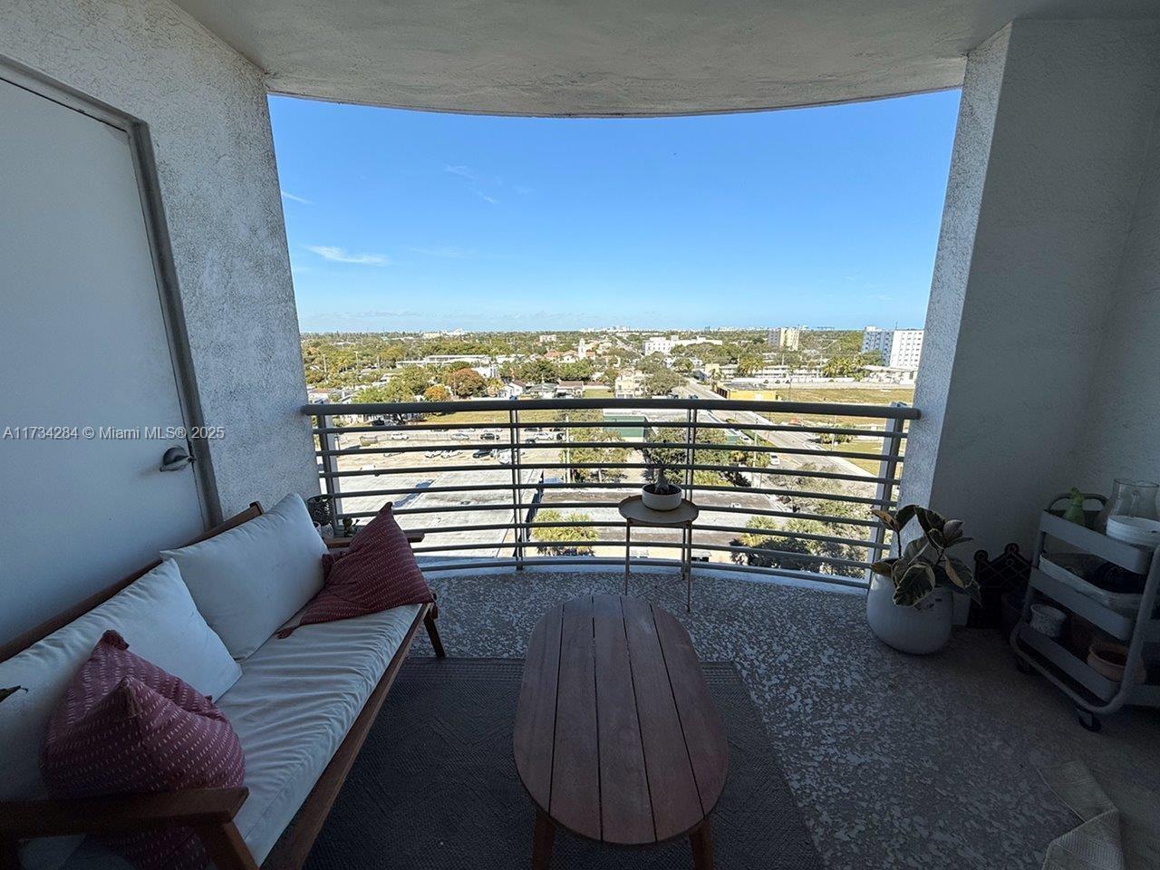 RADIUS CONDO - Residential