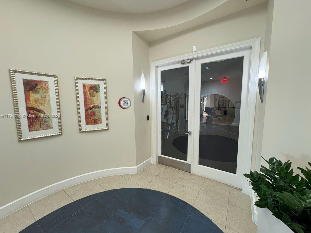 RADIUS CONDO - Residential