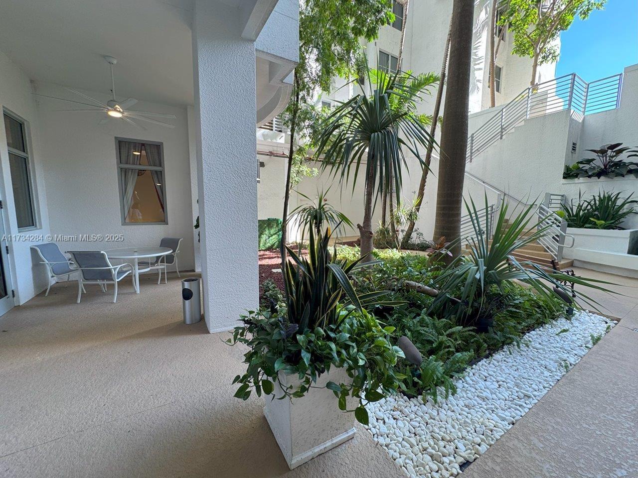 RADIUS CONDO - Residential