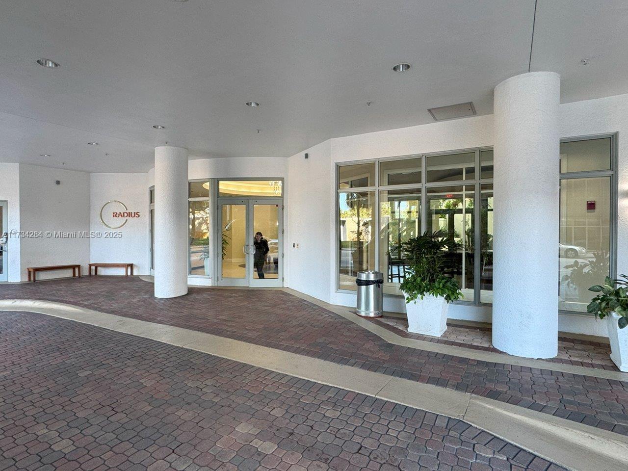 RADIUS CONDO - Residential